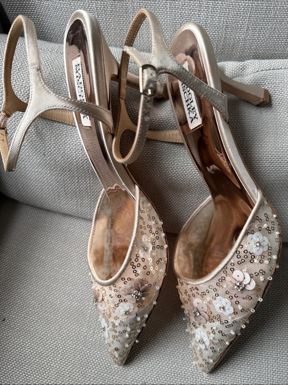 NWOT Badgley Mischka LUXURY Pointed toe Sandals CHAMPAGNE Satin - Sequins US 10